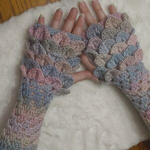 Wool/Viscose Handmade Fingerless Dragonscale Texting Gloves Pastel Rainbow